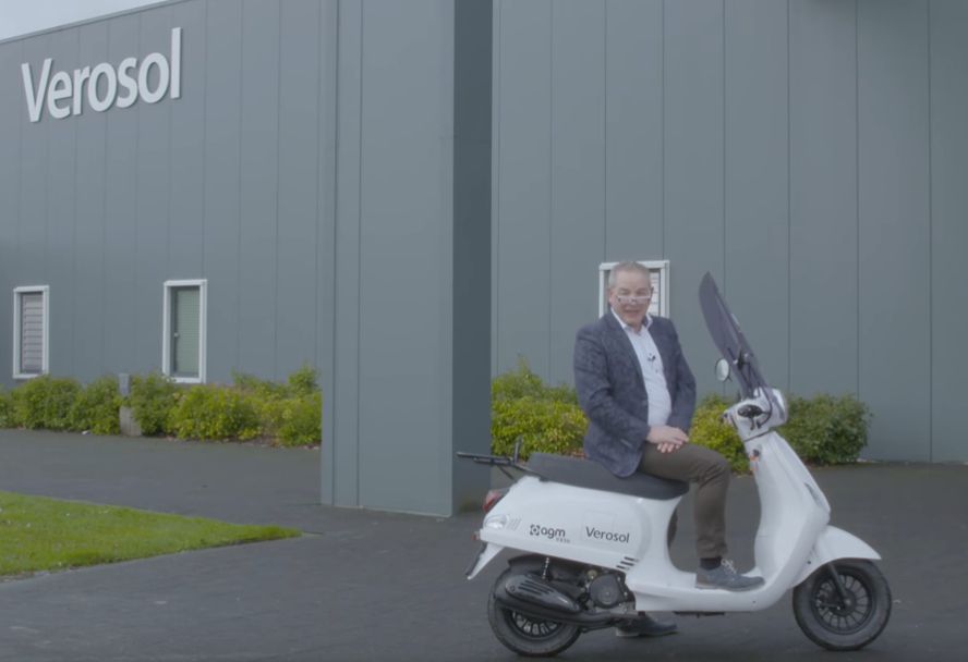 Multi Kozijn Bunschoten Spakenburg Kunststof kozijnen - winnaar verosol jaarcampagne scooter