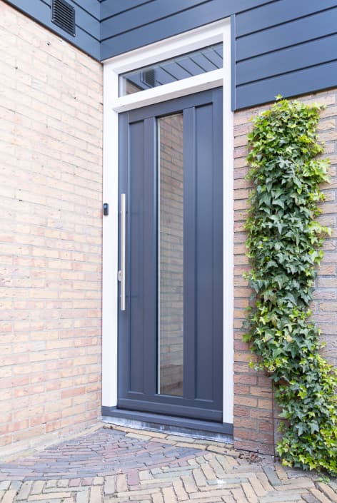 Multi Kozijn Spakenburg - Referentie - duurzame kunststof kozijnen in huizen - kunststof voordeur buiten
