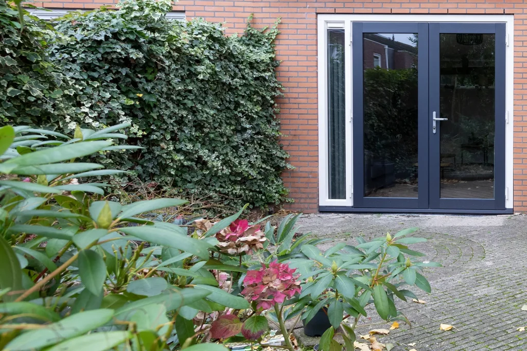 Blauw kunststof openslaande tuindeur