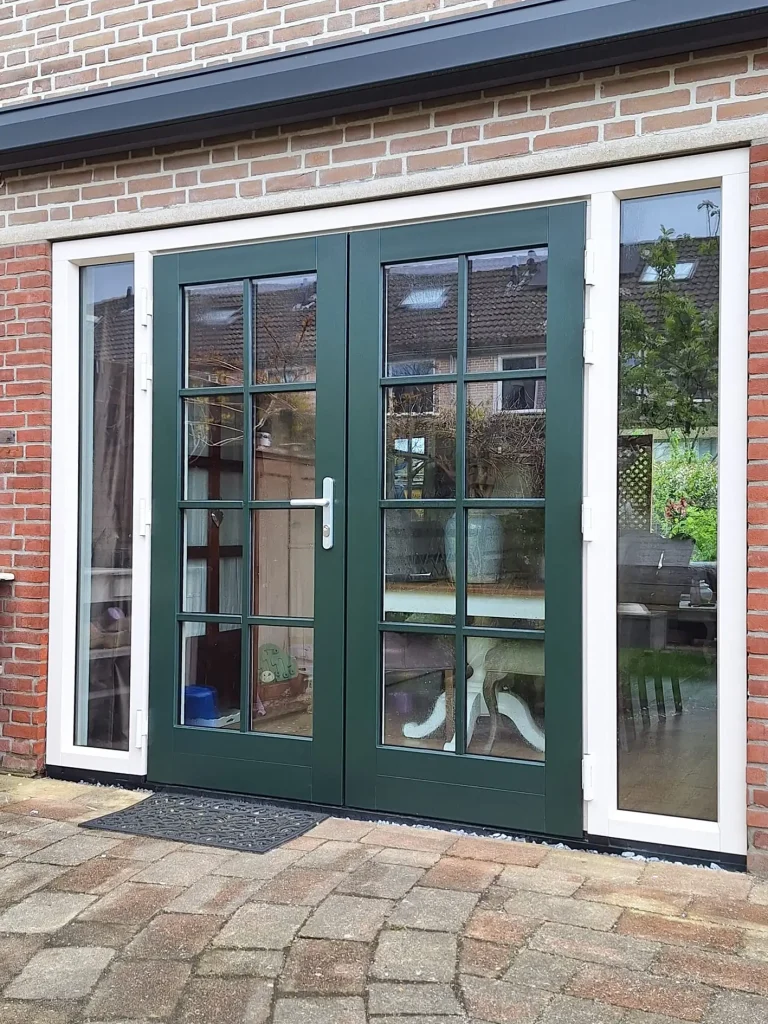 Groene klassieke openslaande deuren