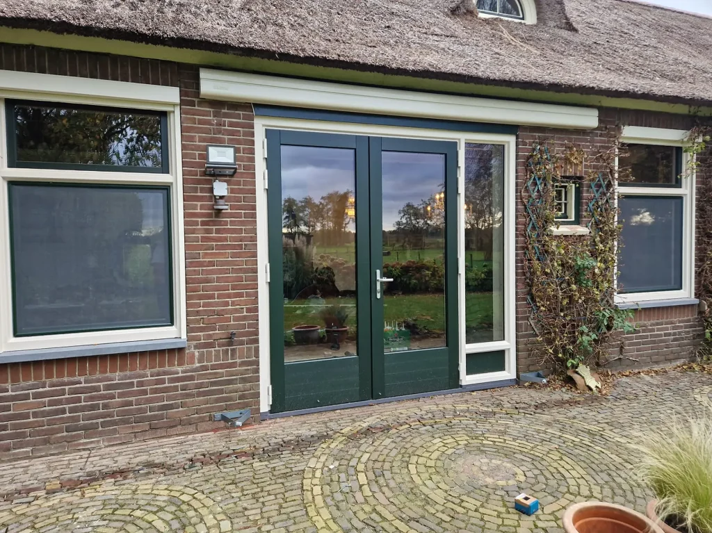 Groene openslaande deuren boederij