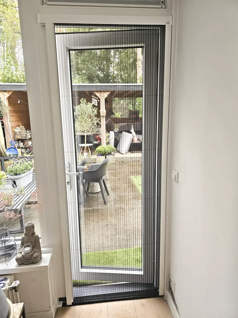 Hor in deur van Multi Kozijn plissehor