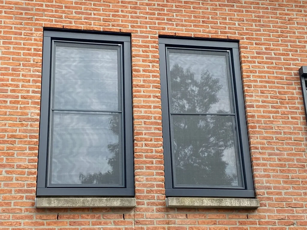 Horren op maat in kunststof raamkozijn van Multi Kozijn