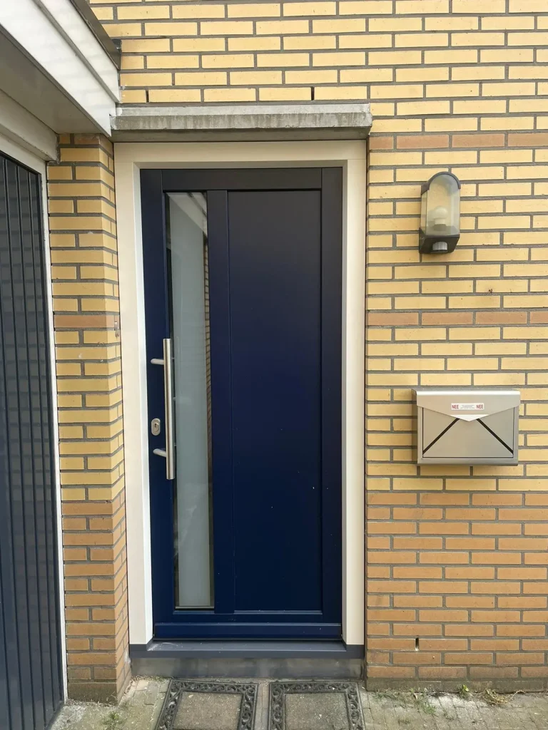Kunststof voordeur donkerblauw modern