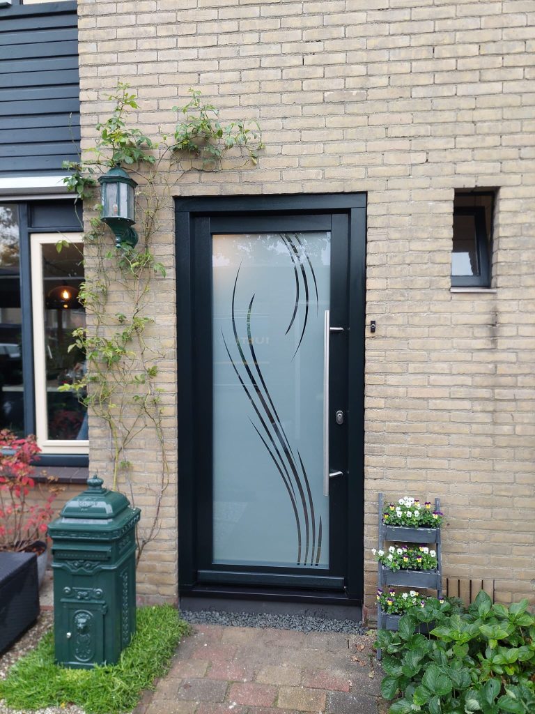 Kunststof voordeur zwart