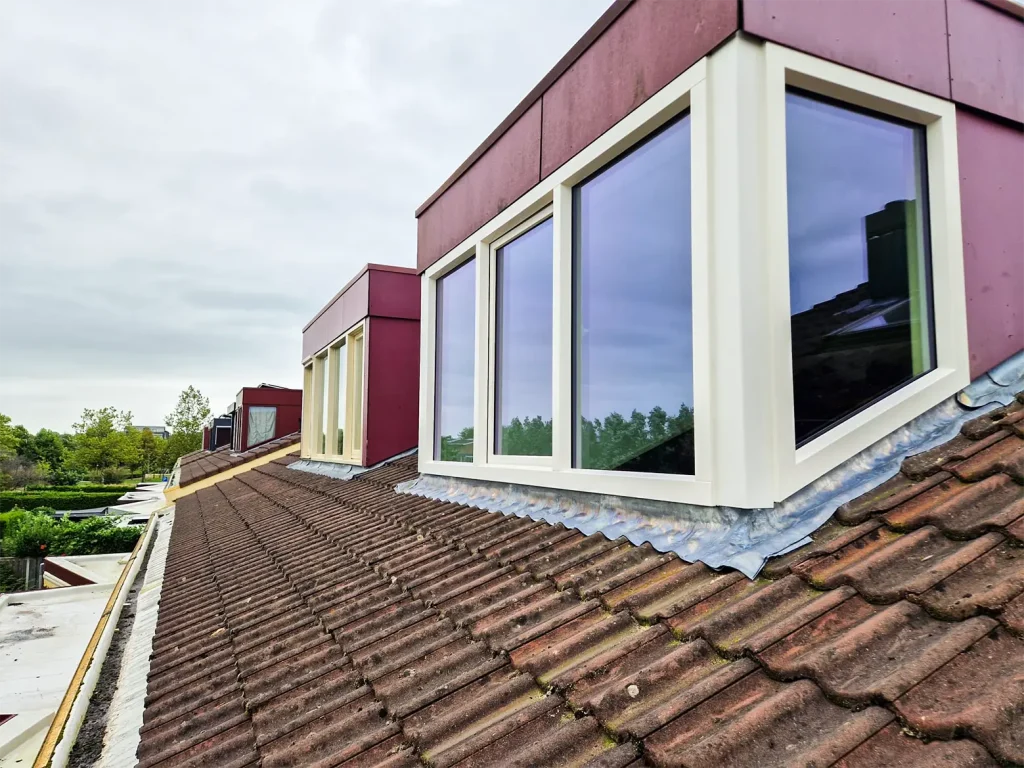 Multi Kozijn dakkapel rood met creme