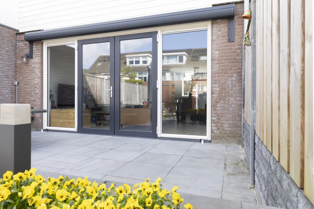 Openslaande deuren in wit en antraciet
