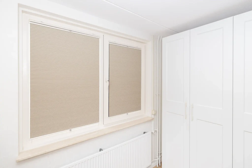 Kunststof kozijnen met InBlindz screens beige Leusden